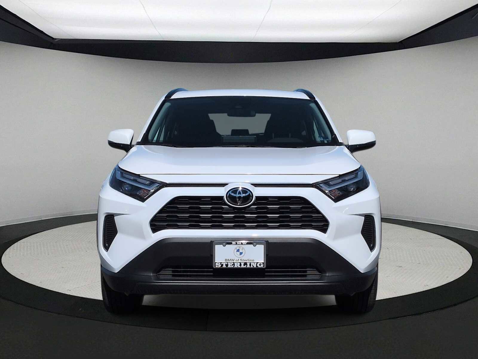 Used 2025 Toyota RAV4 XLE AWD/4WD image 3