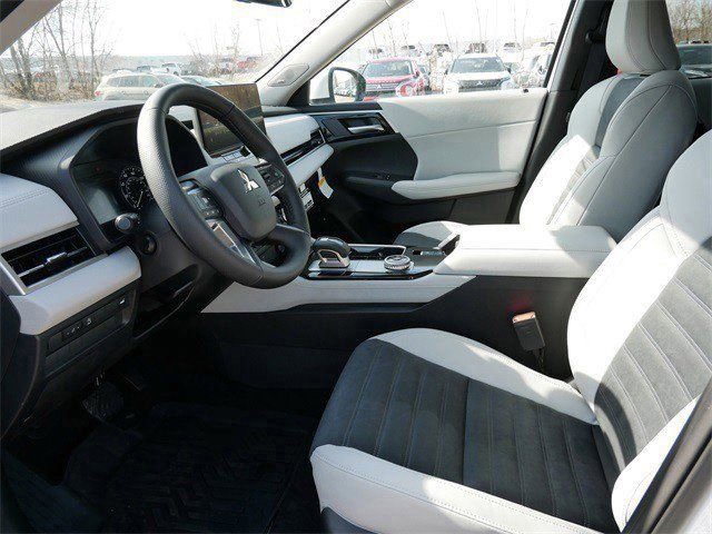 New 2026 Mitsubishi Outlander SE image 4