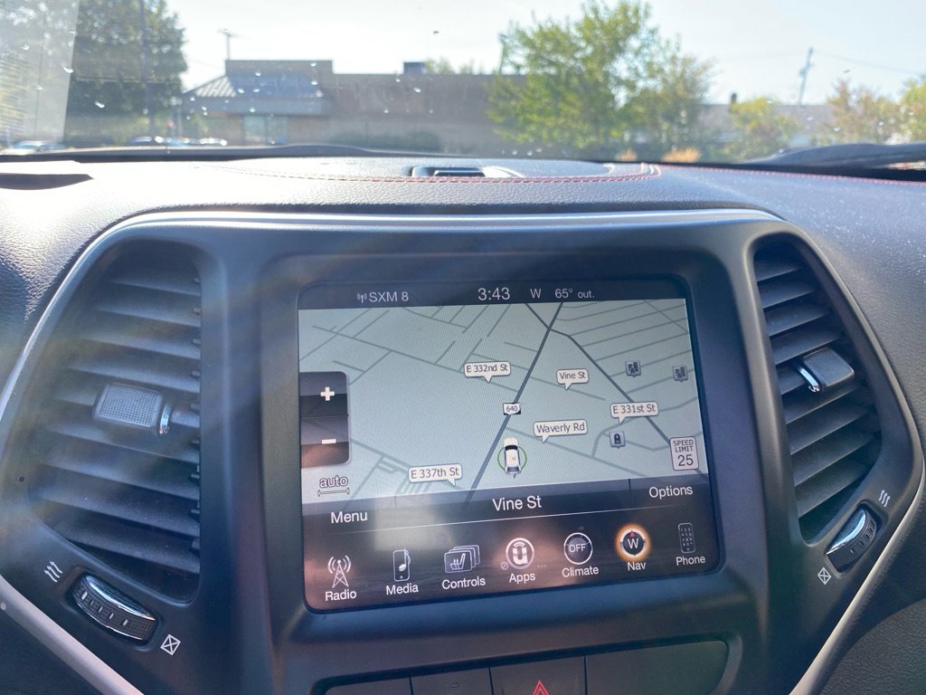 Used 2018 Jeep Cherokee Trailhawk w/ Comfort/Convenience Group image 16