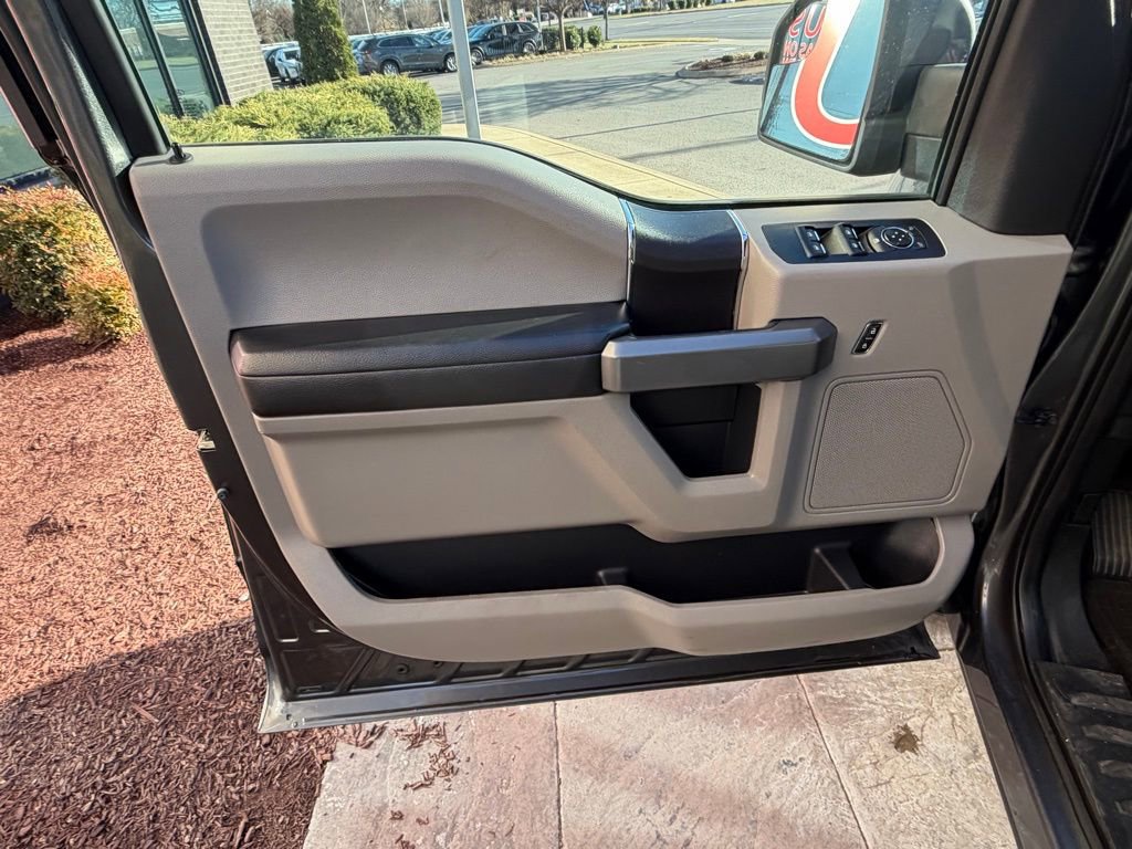 Used 2017 Ford F150 XLT image 14