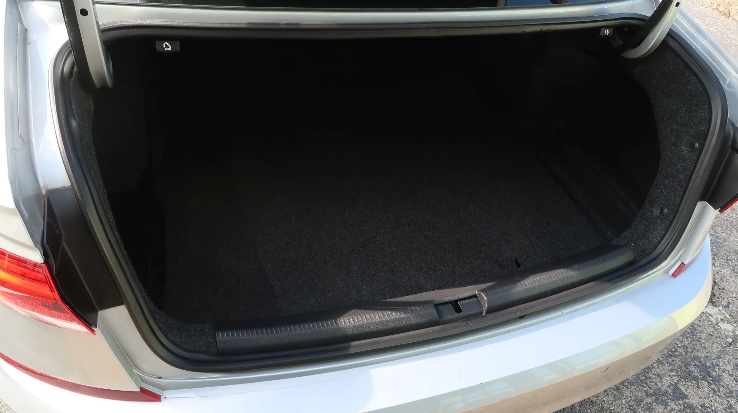 Used 2020 Volkswagen Passat 2.0T SEL image 15