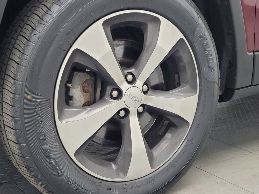 Used 2019 Jeep Cherokee Limited image 31