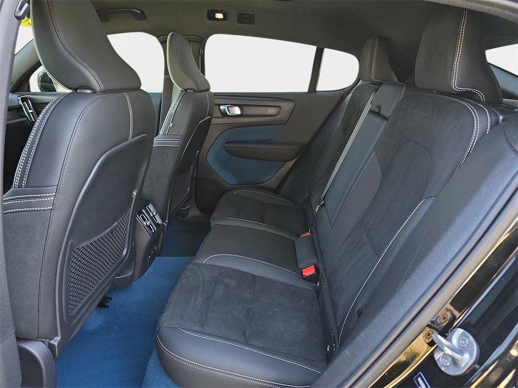 Used 2022 Volvo C40 P8 Recharge Ultimate image 12