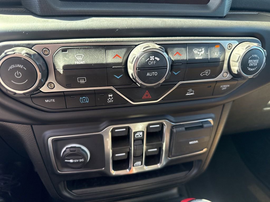 Used 2023 Jeep Wrangler Unlimited Sahara AWD/4WD image 23