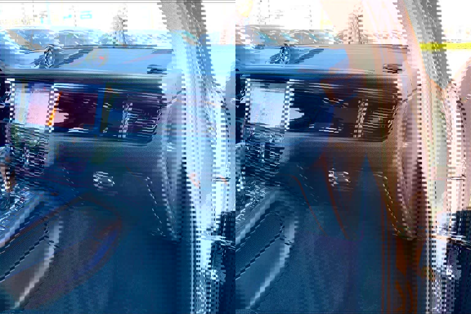 Used 2021 Porsche Macan S image 16