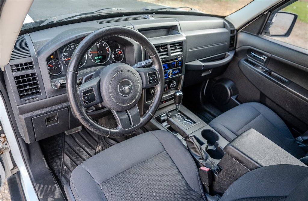 Used 2011 Jeep Liberty Sport w/ Popular Equipment Group AWD/4WD image 2