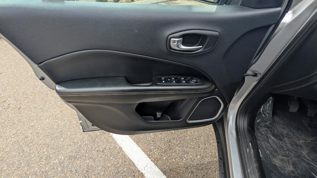 Used 2018 Jeep Compass Sport image 10