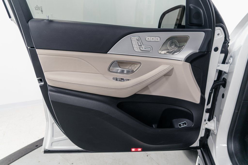 Used 2024 Mercedes-Benz GLS 450 4MATIC image 5