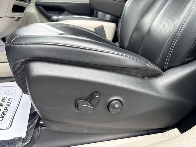 Used 2024 Chrysler Pacifica Limited FWD image 12