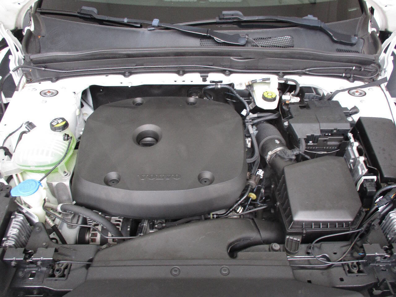 Used 2022 Volvo XC40 T5 Momentum image 53