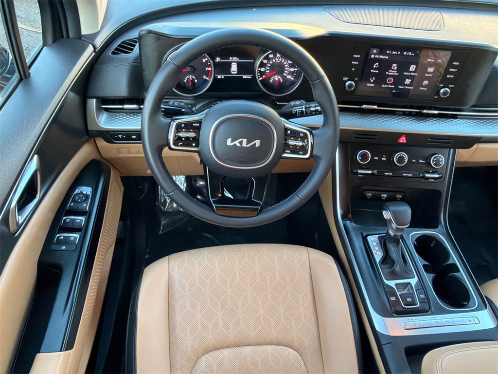 Used 2023 Kia Carnival LX image 21