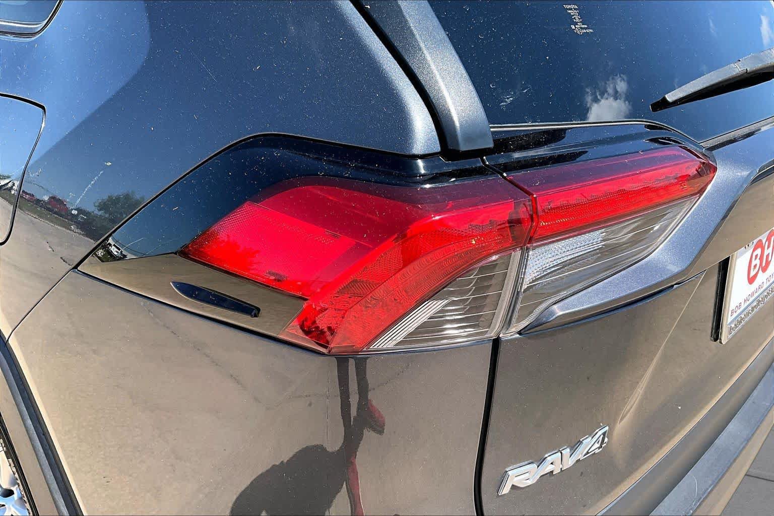 Used 2020 Toyota RAV4 XLE Premium FWD image 28
