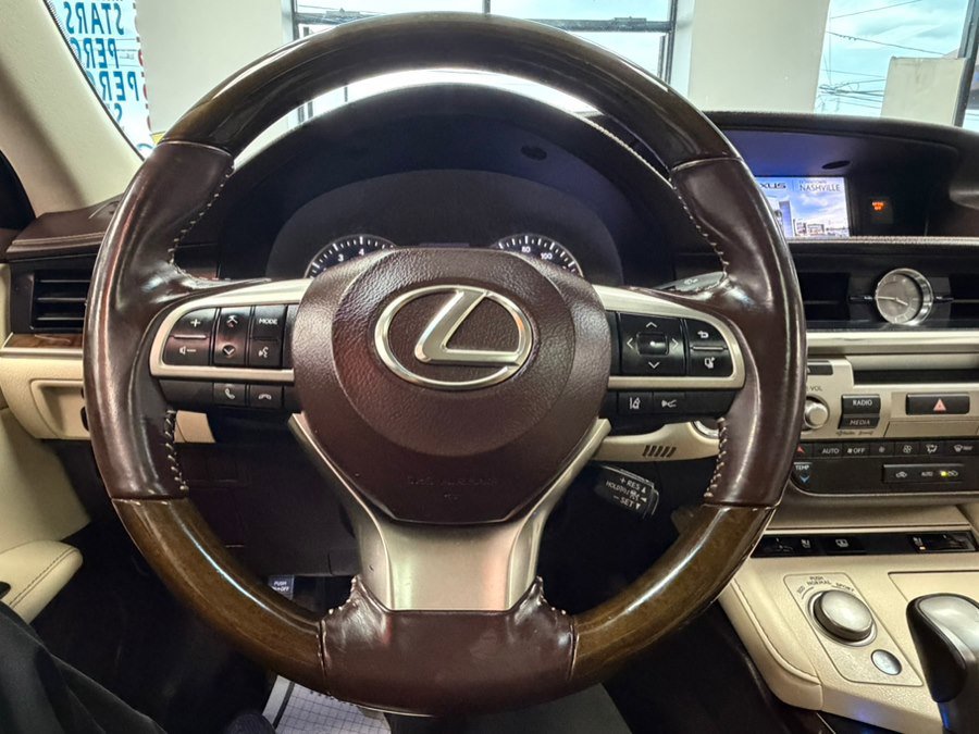 Used 2016 Lexus ES 350 w/ Luxury Package w/Wood Trim image 38