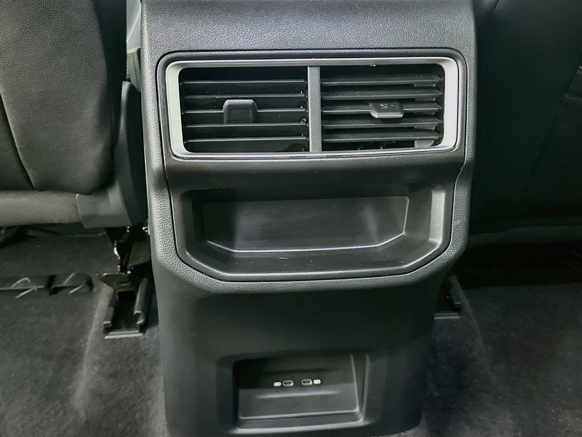 Used 2024 Volkswagen Atlas Cross Sport SE FWD image 28