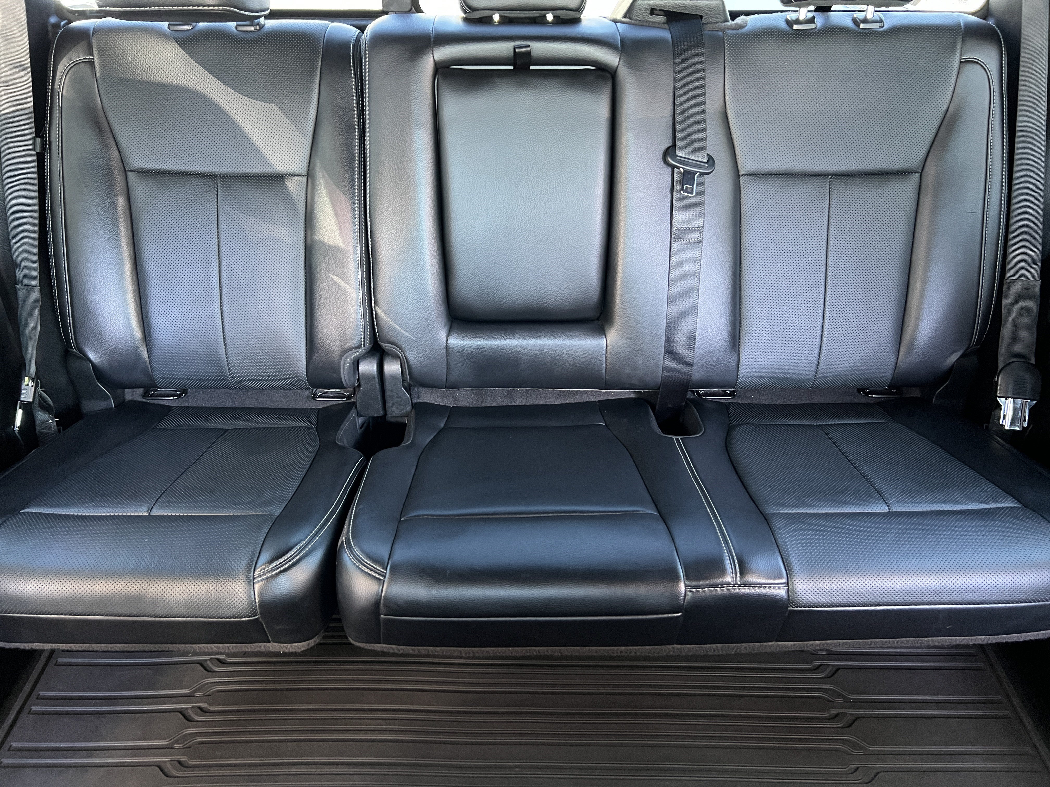 Used 2018 Ford F150 Lariat w/ Equipment Group 502A Luxury AWD/4WD image 17
