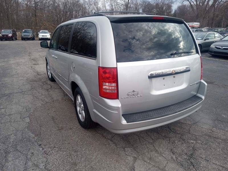 Used 2010 Chrysler Town & Country Touring FWD image 14