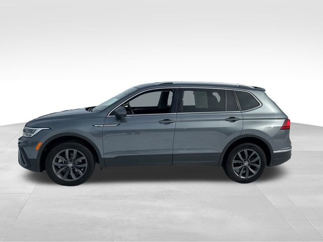 Used 2023 Volkswagen Tiguan SE image 2