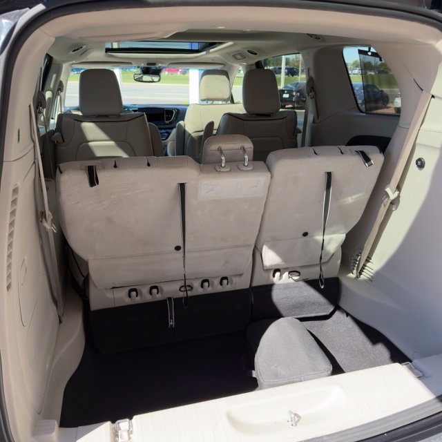 Used 2021 Chrysler Pacifica Limited FWD image 16