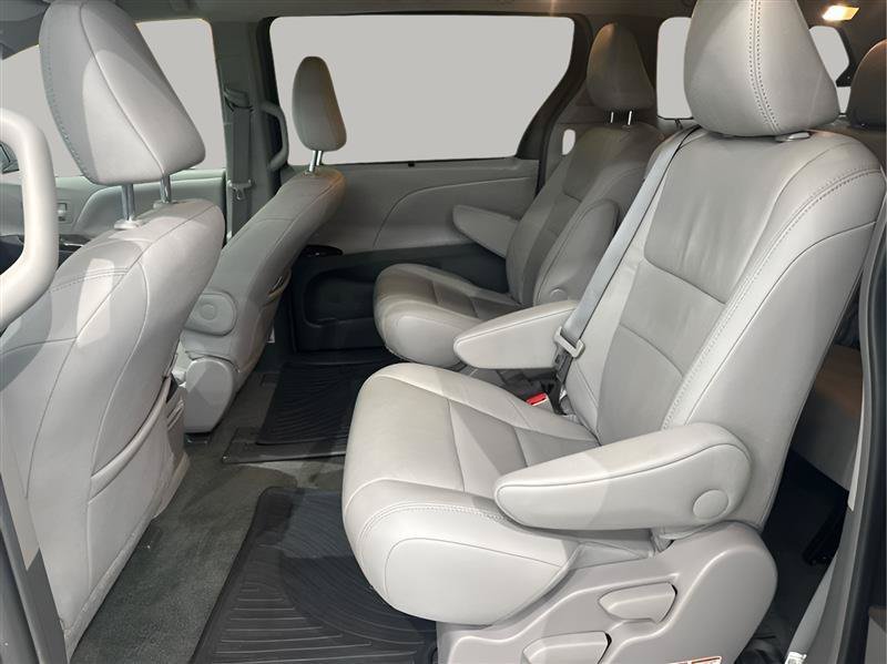 Used 2017 Toyota Sienna XLE w/ XLE Navigation Package FWD image 13