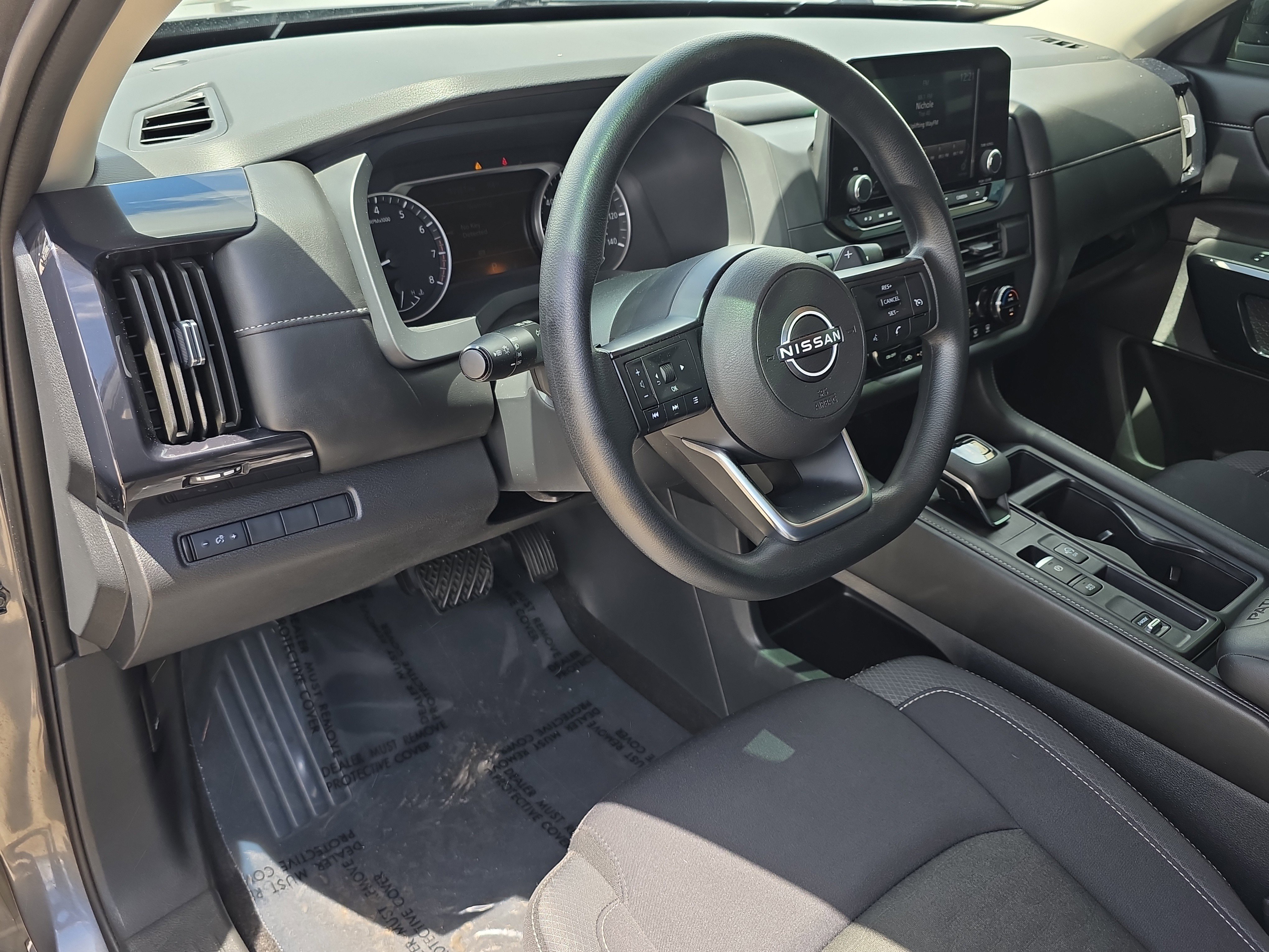 Used 2024 Nissan Pathfinder S image 24