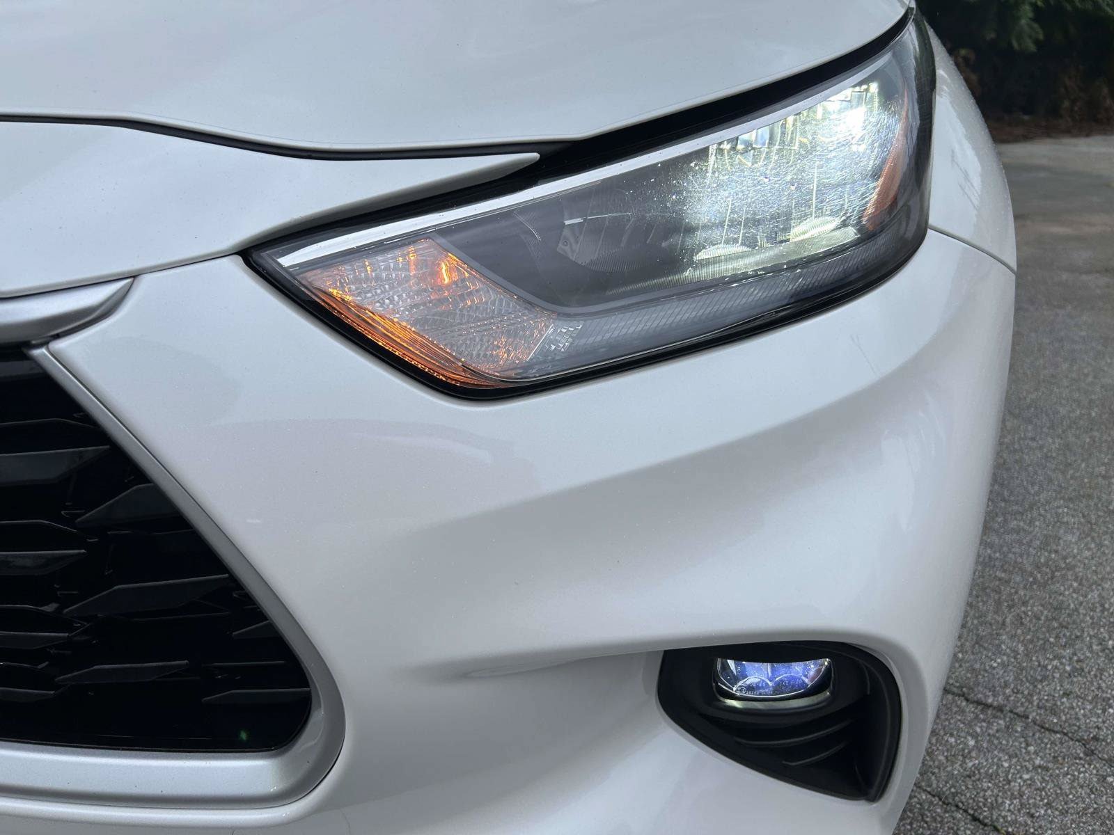 Used 2020 Toyota Highlander XLE FWD image 11