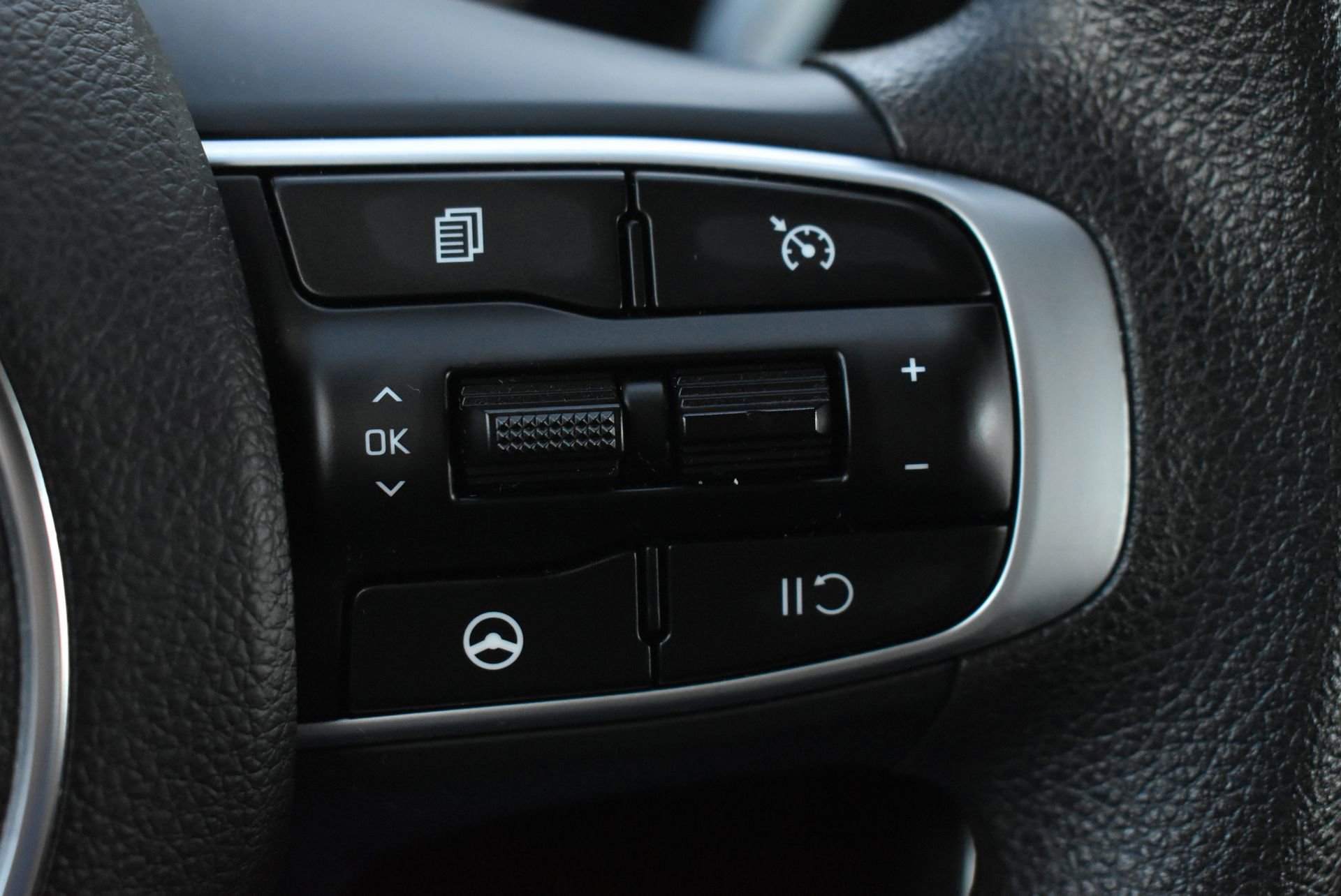 Used 2023 Kia K5 LXS image 19