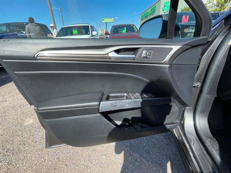 Used 2019 Ford Fusion SEL image 21