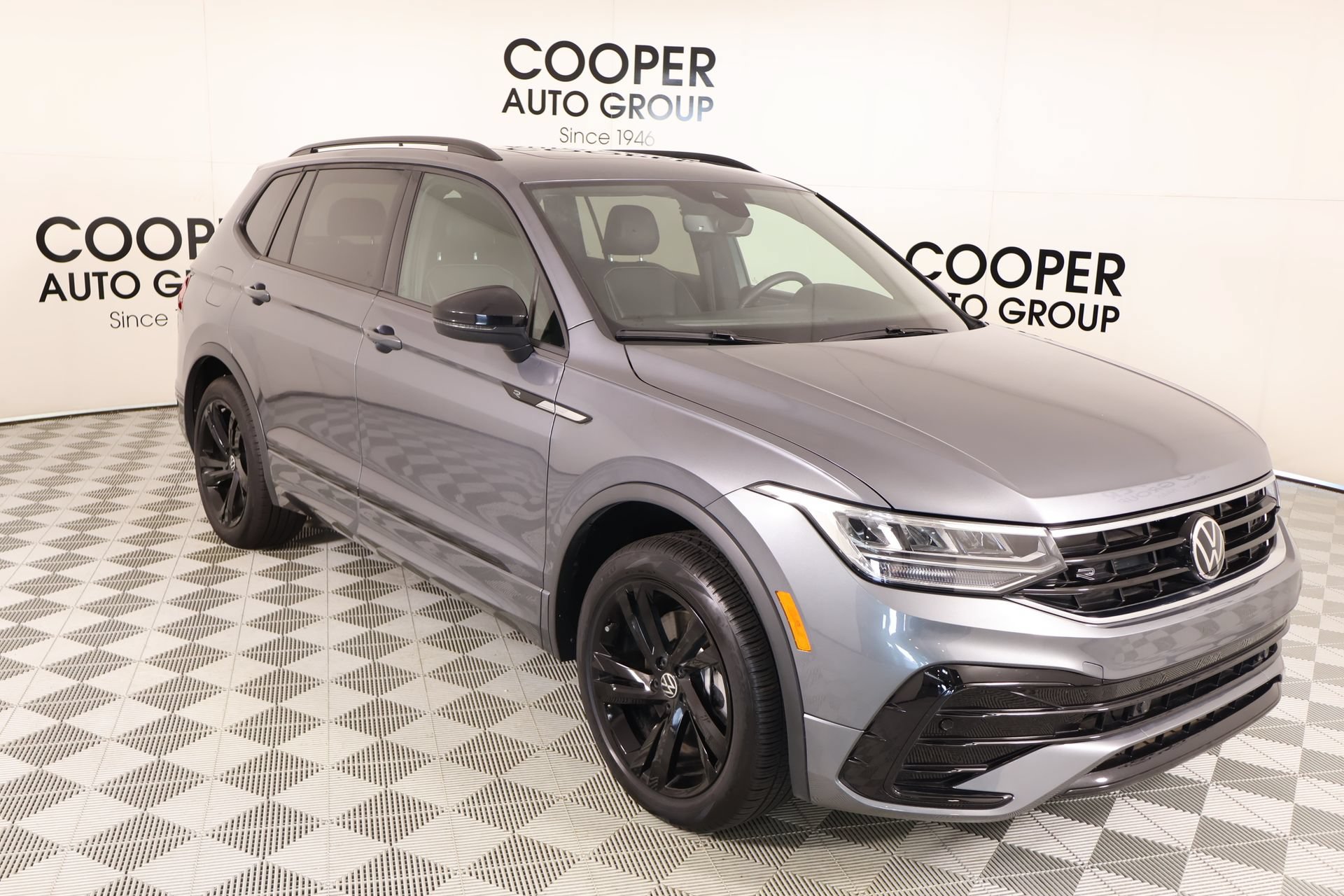 Used 2024 Volkswagen Tiguan SE R-Line