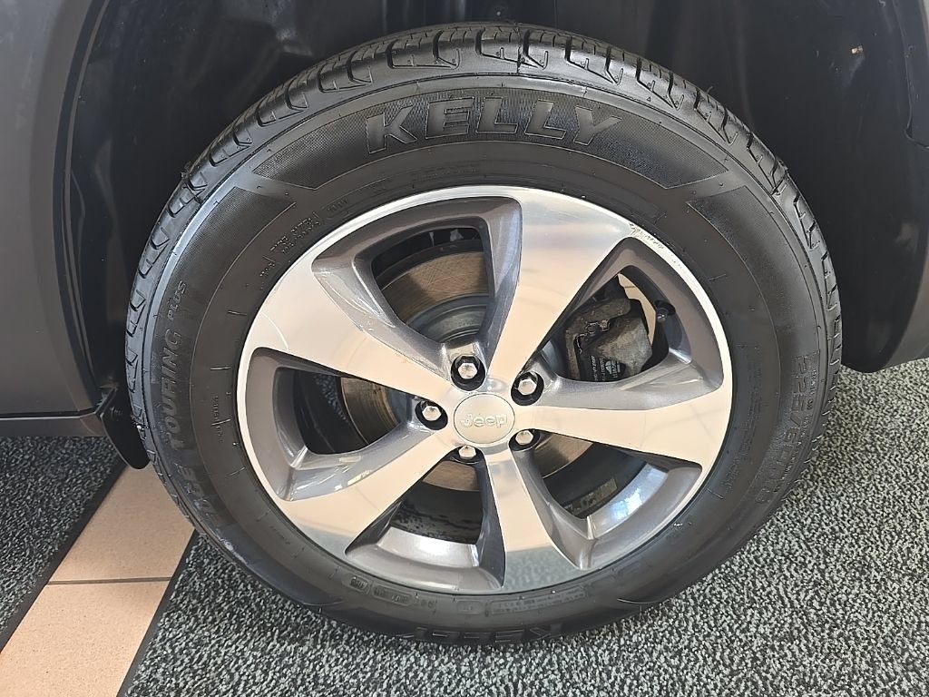 Used 2019 Jeep Cherokee Limited AWD/4WD image 41