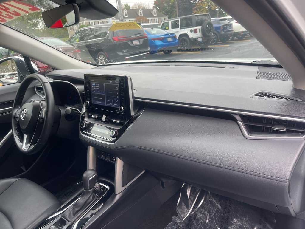 Used 2022 Toyota Corolla Cross XLE w/ Convenience Package image 12