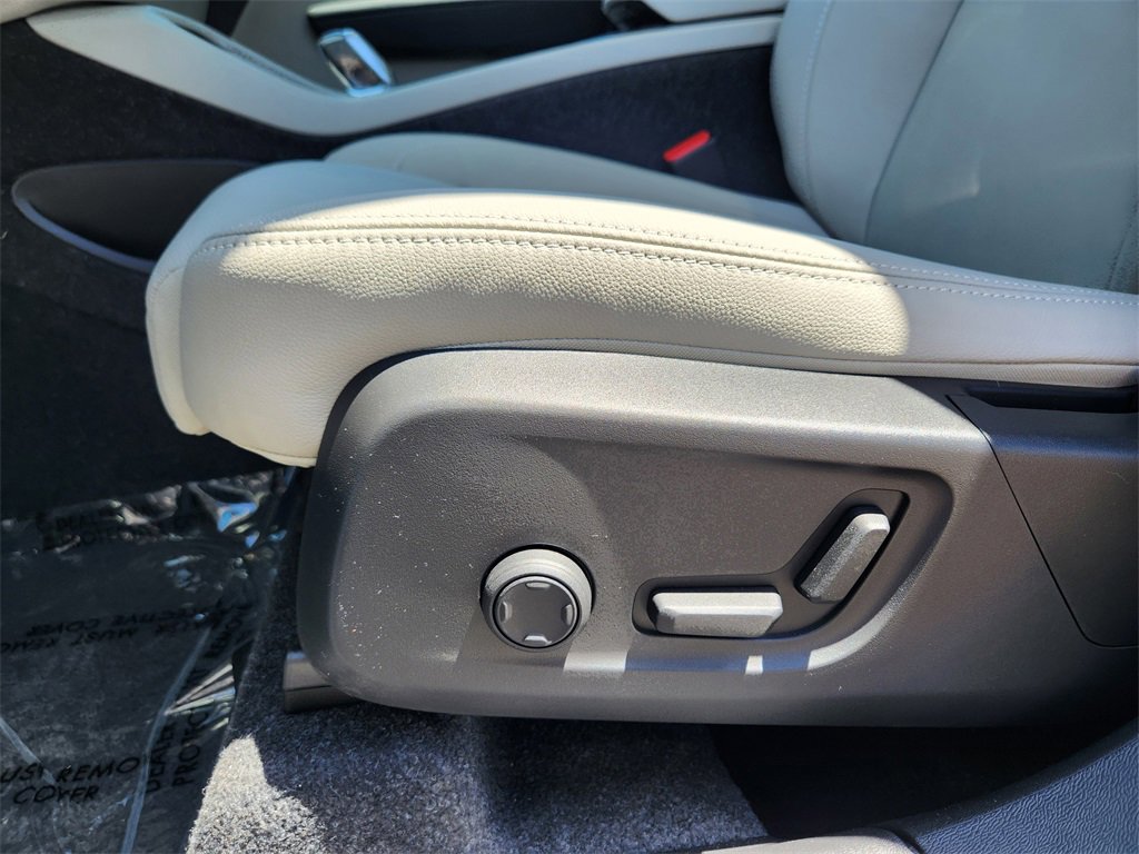 New 2025 Volvo XC40 B5 Ultra w/ Climate Package image 8