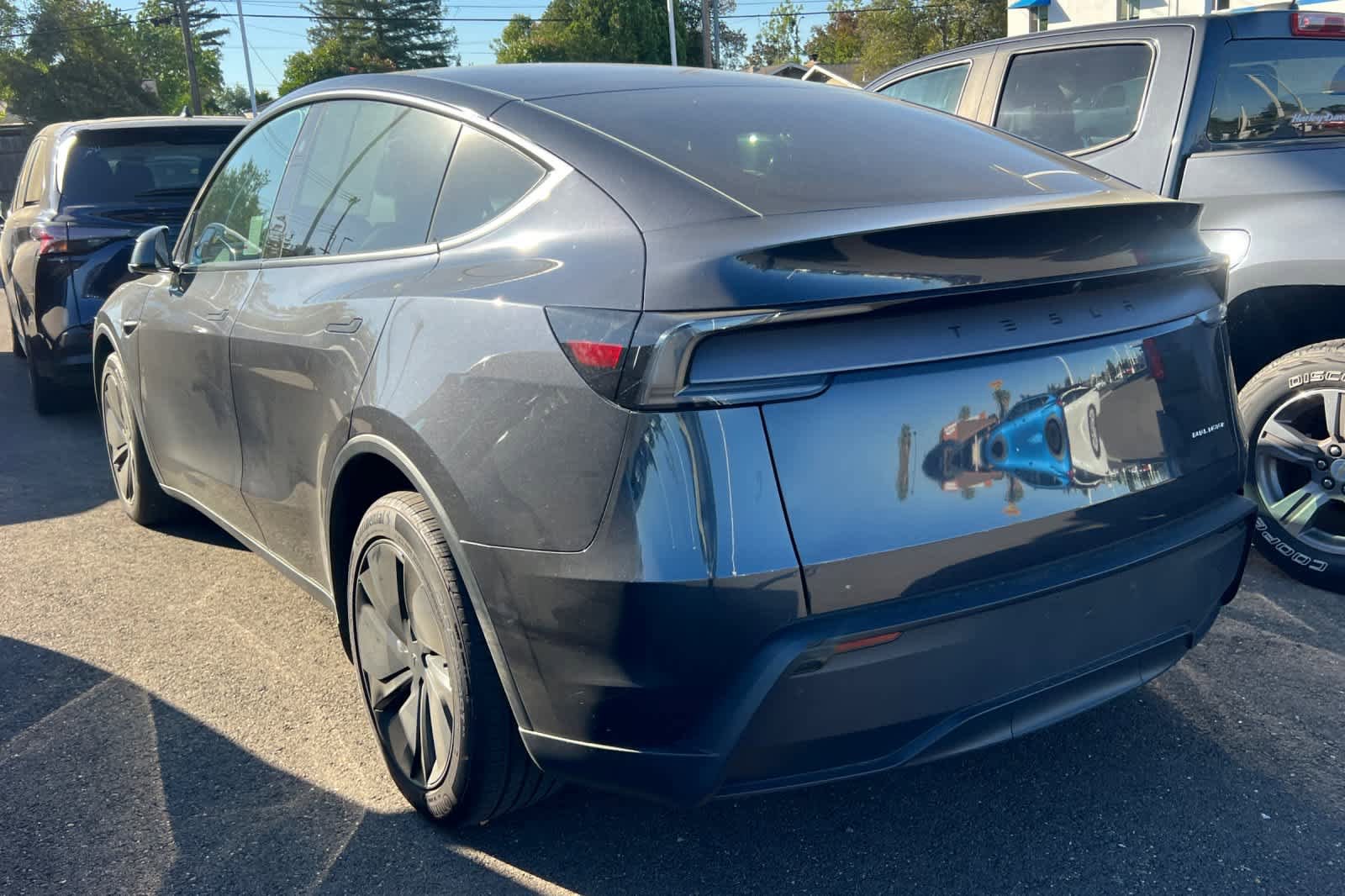 Used 2026 Tesla Model Y AWD image 6
