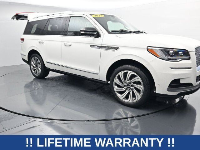 Used 2023 Lincoln Navigator Reserve AWD/4WD image 2