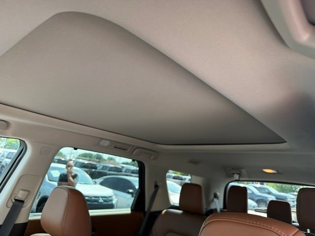 Used 2025 Nissan Pathfinder Platinum AWD/4WD image 11