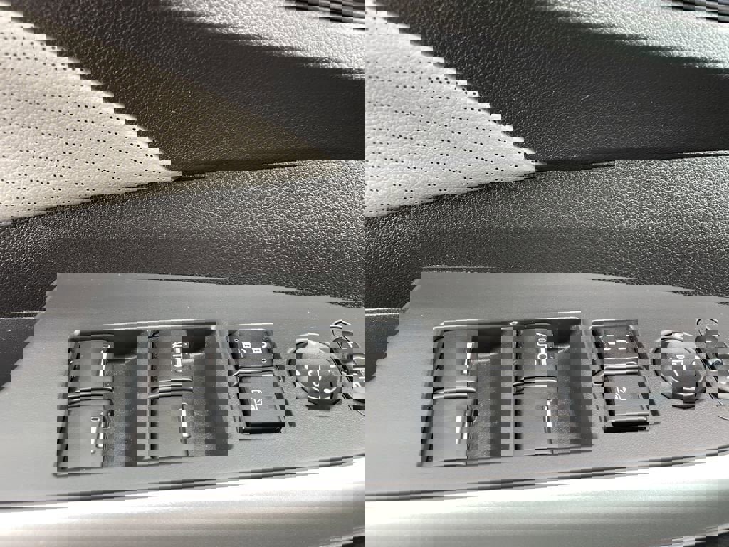 Used 2016 Honda CR-V Touring image 18