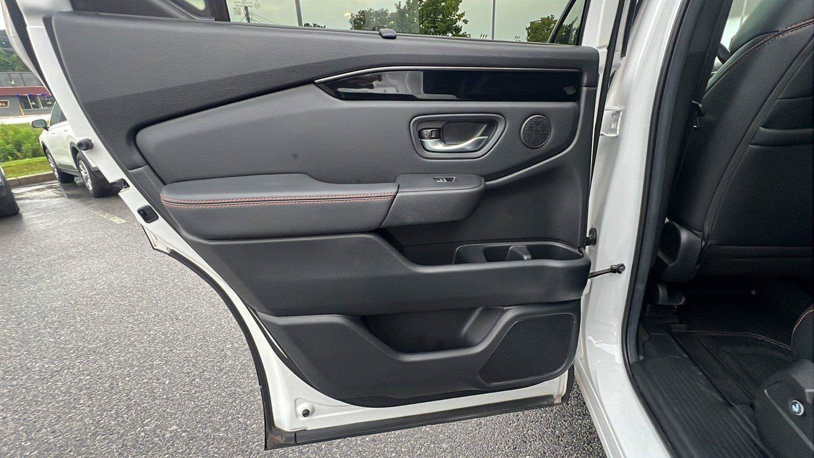 Used 2025 Honda Pilot TrailSport image 18