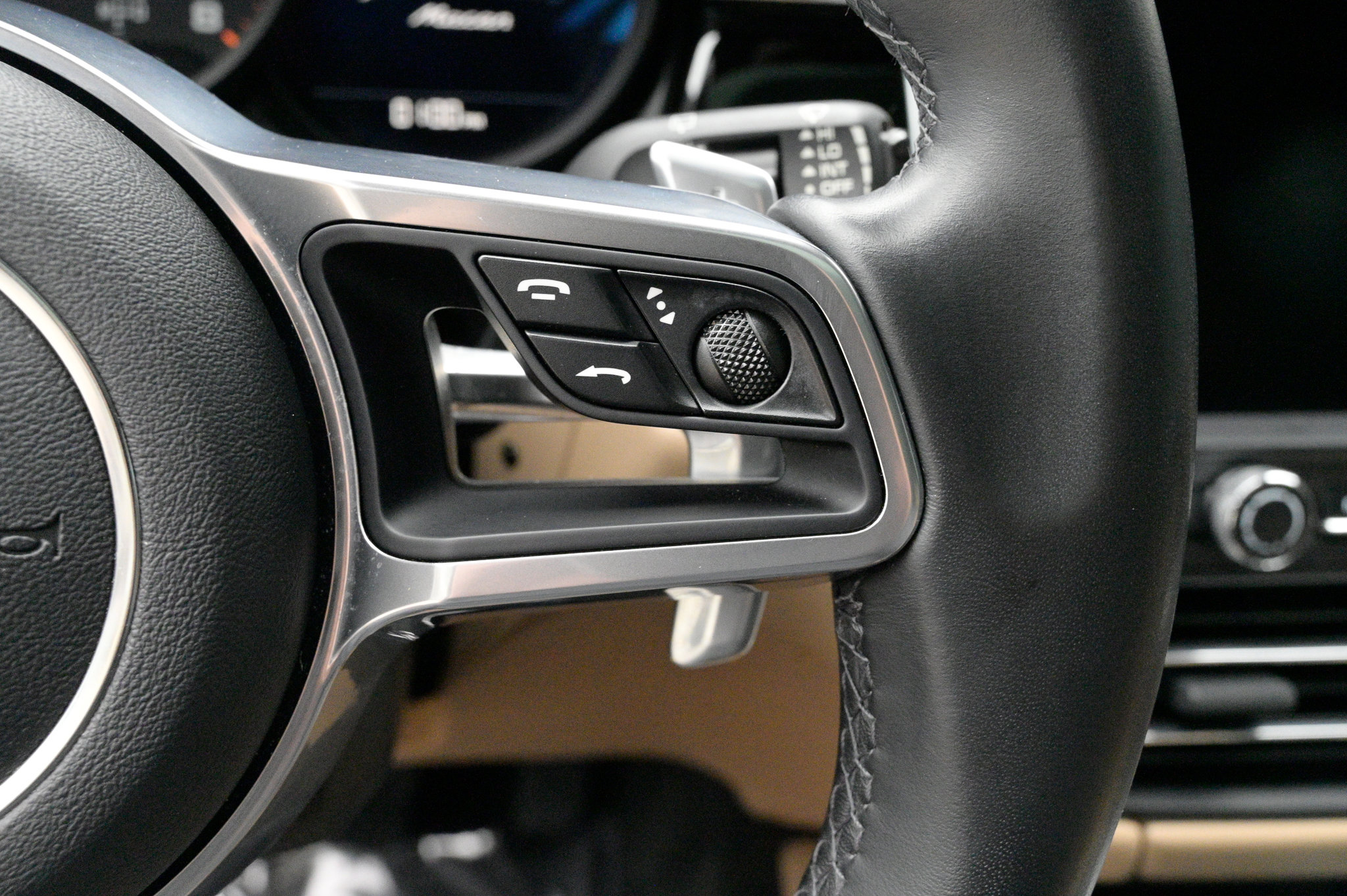 Used 2020 Porsche Macan image 27