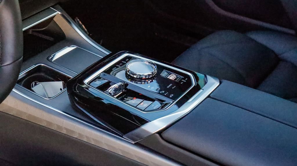 Used 2025 BMW 740i 740i w/ Premium Package image 19