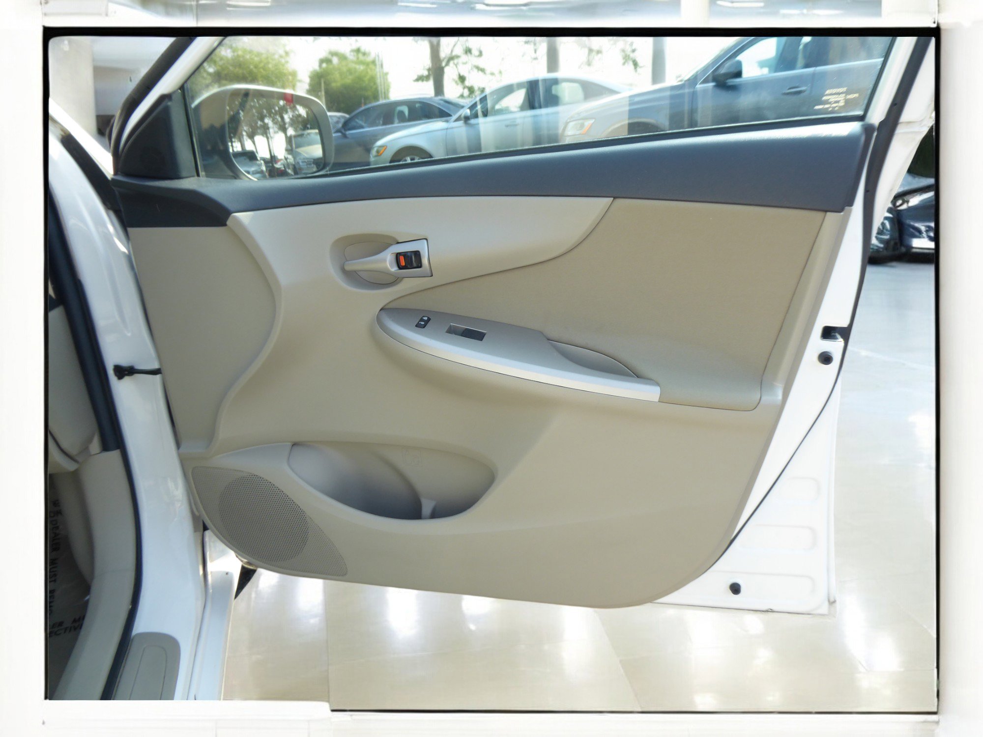 Used 2011 Toyota Corolla LE image 12