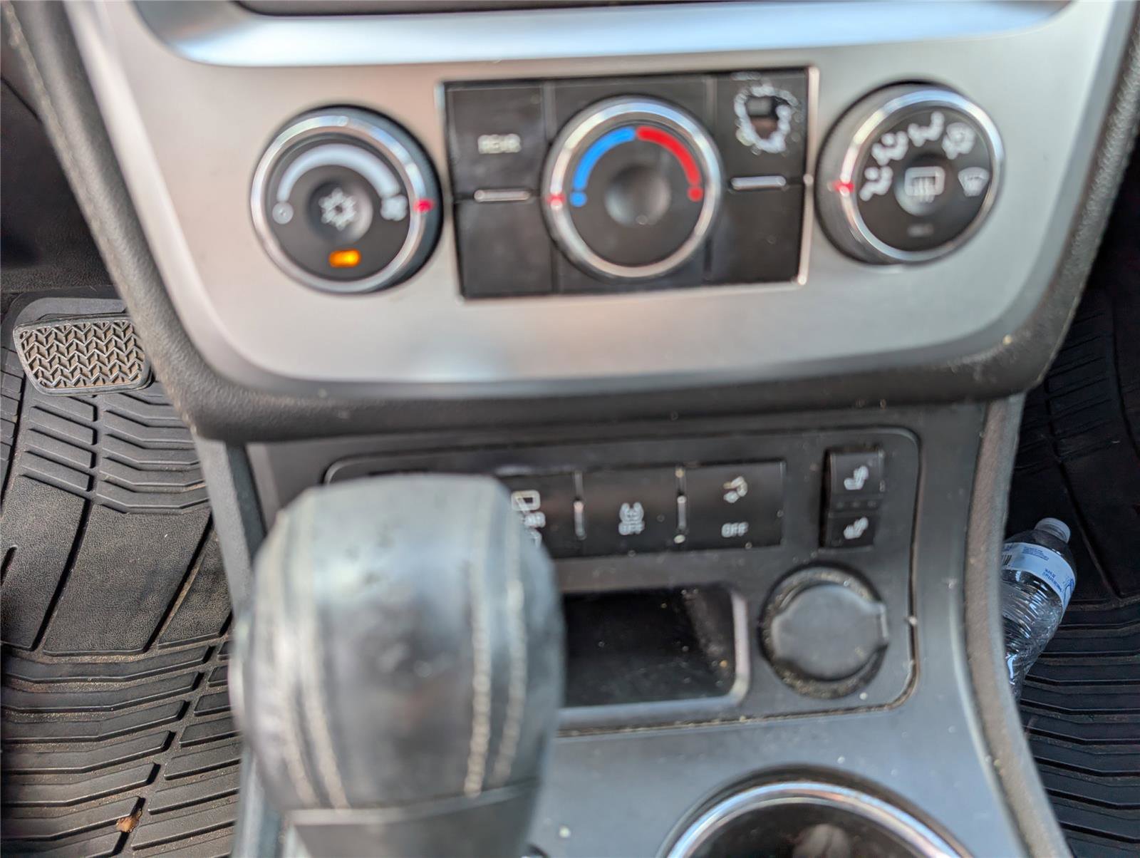 Used 2014 GMC Acadia SLE FWD image 16