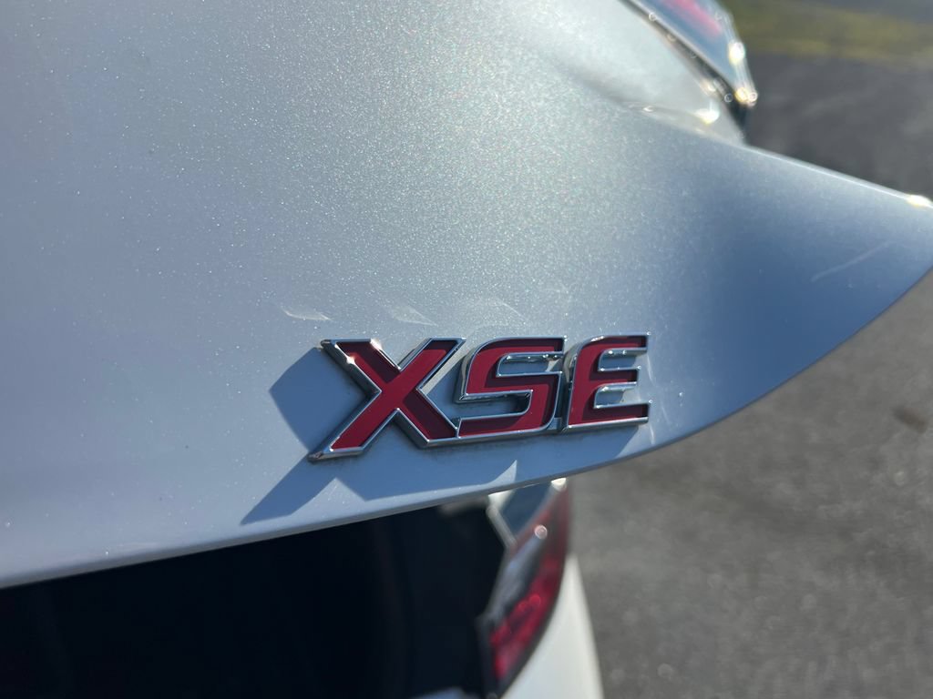Used 2022 Toyota Corolla XSE FWD image 16