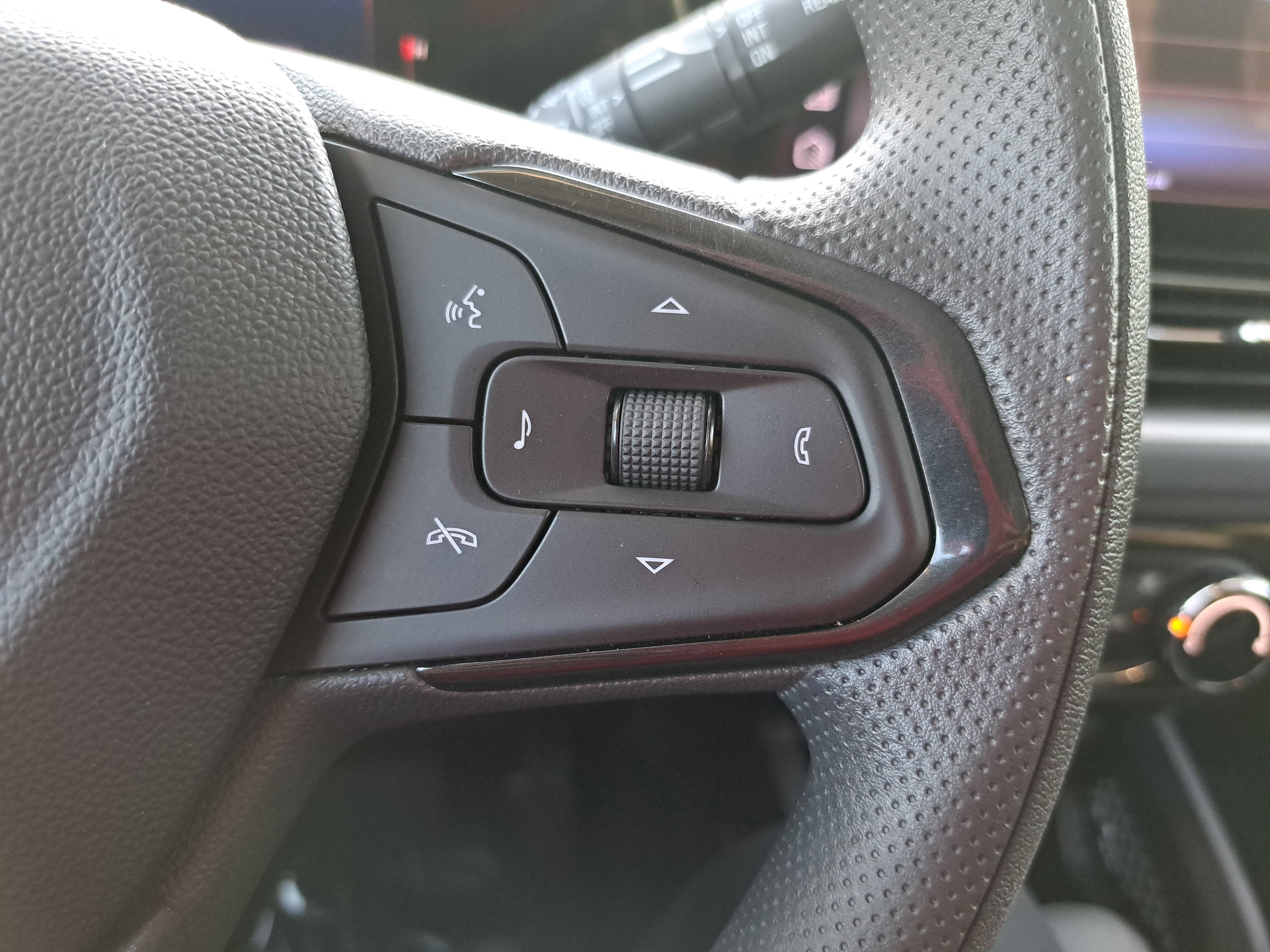 Used 2025 Chevrolet TrailBlazer LT AWD/4WD image 17