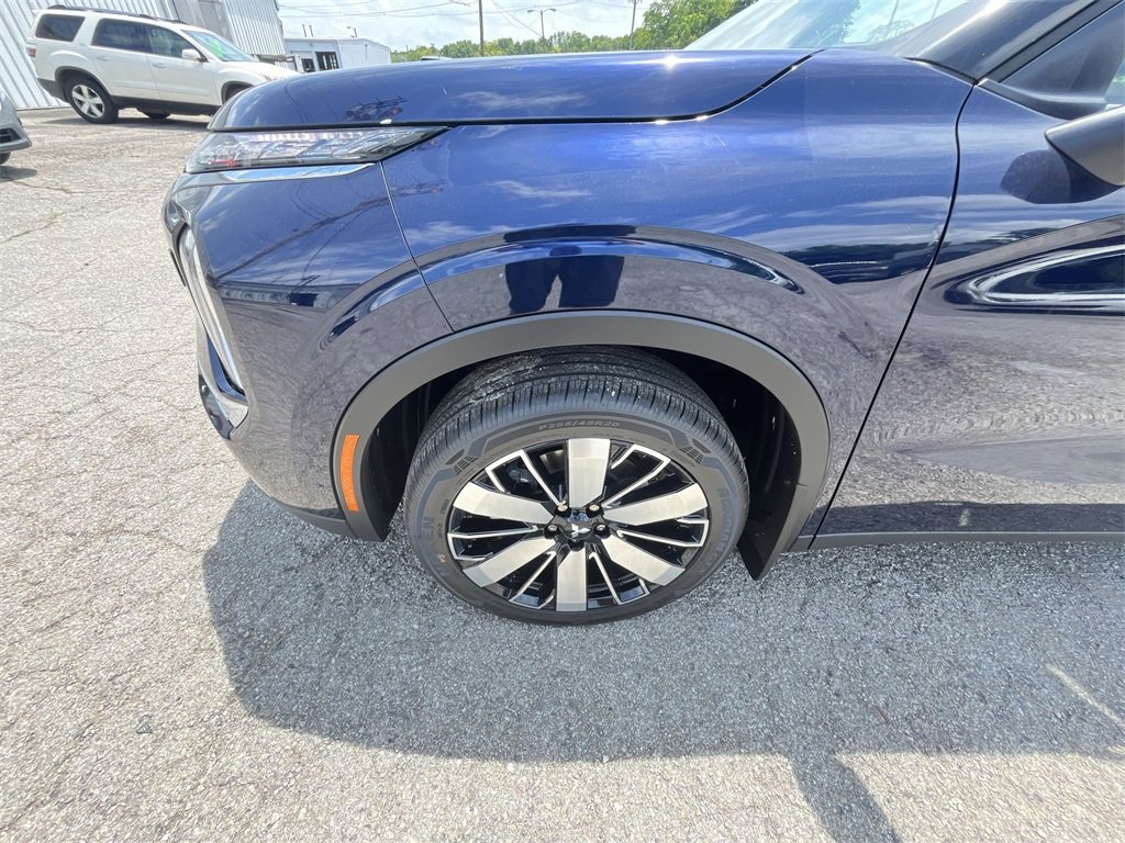 New 2025 Mitsubishi Outlander SE image 10