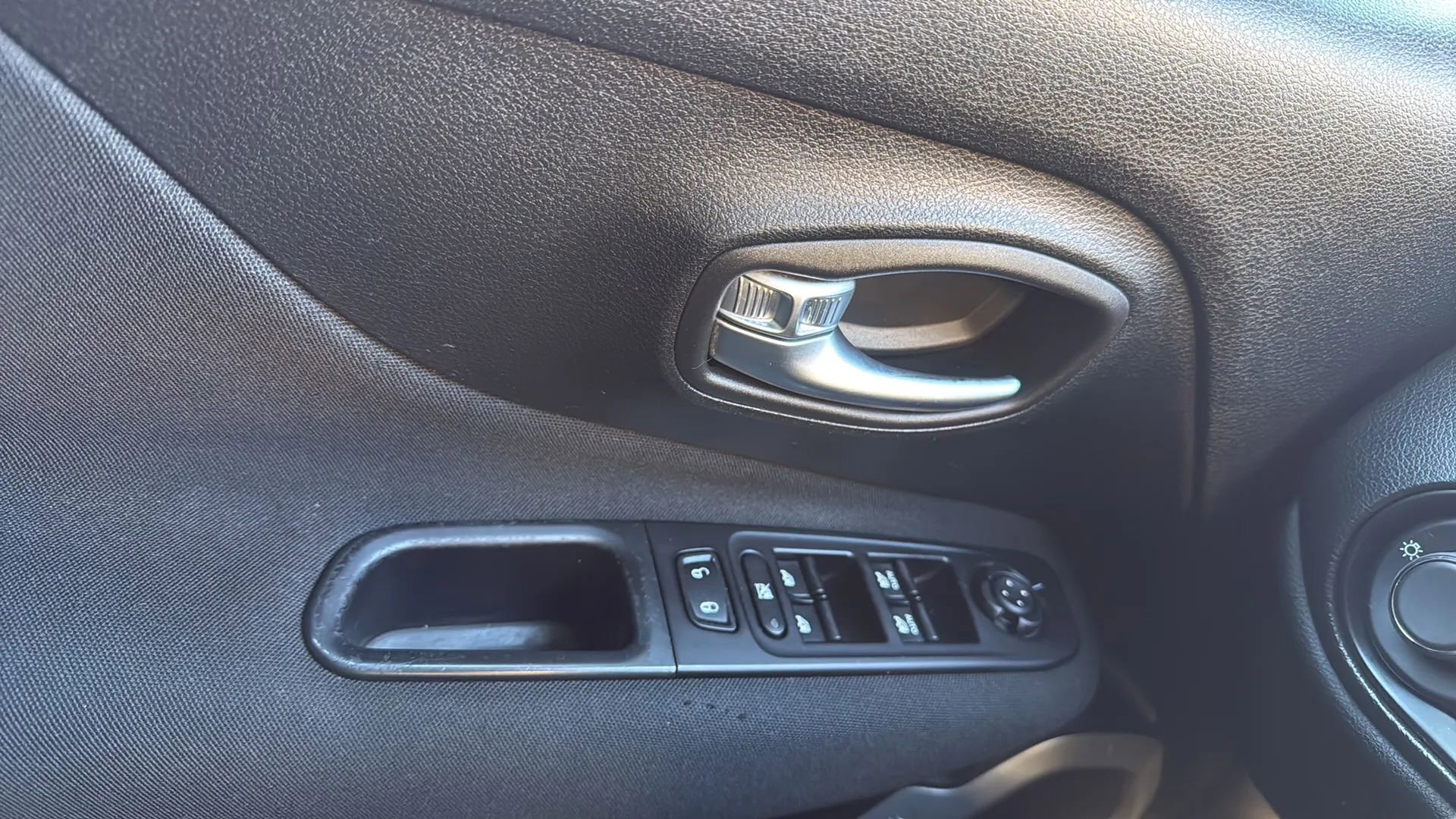 Used 2021 Jeep Renegade Sport image 22