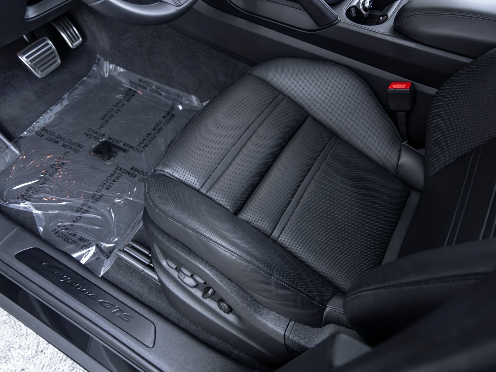 Certified 2025 Porsche Cayenne GTS AWD/4WD image 27
