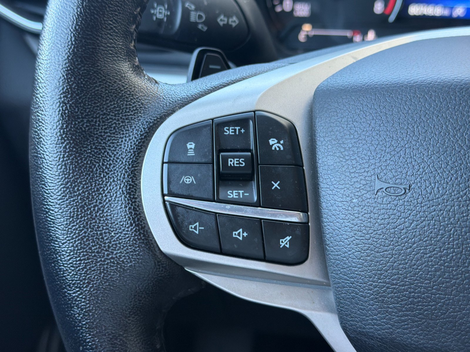 Used 2021 Ford Explorer XLT w/ Equipment Group 202A RWD image 28