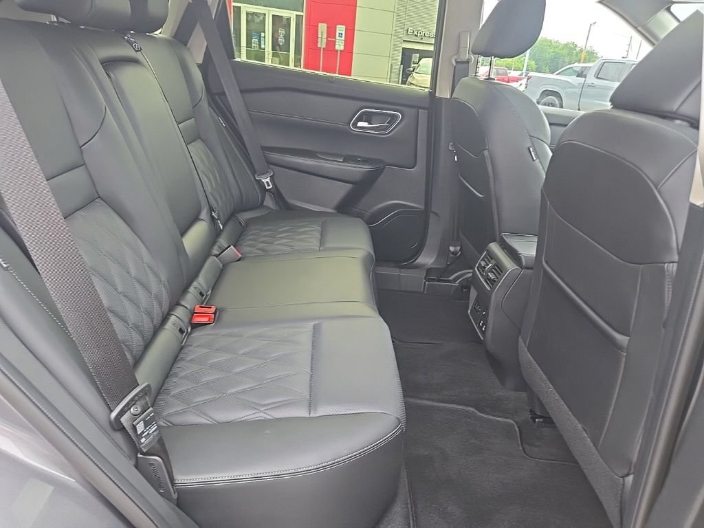 Used 2025 Nissan Rogue Platinum w/ Platinum Premium Package AWD/4WD image 27