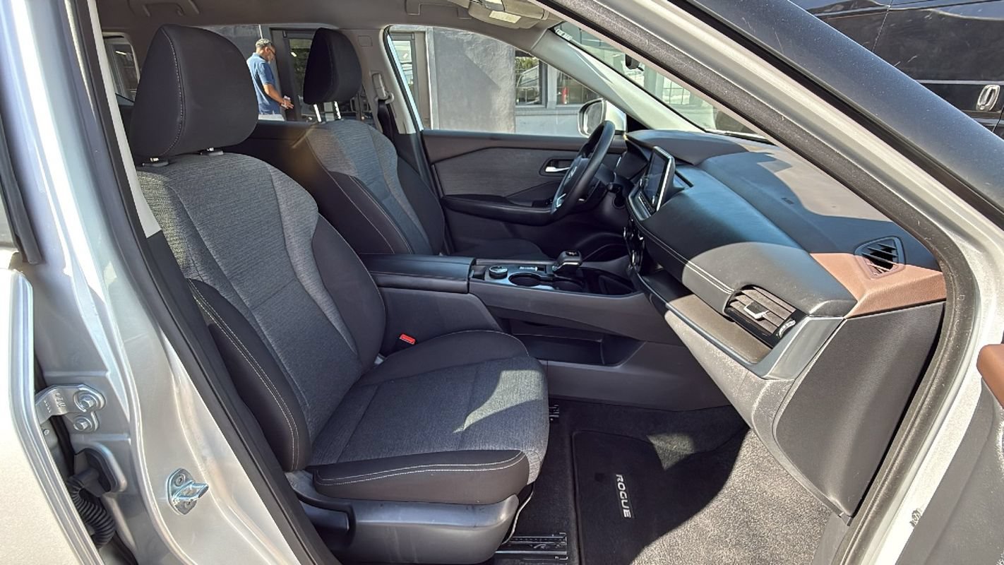 Used 2022 Nissan Rogue SV AWD/4WD image 18