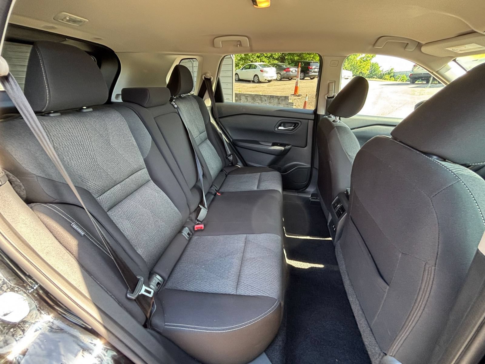 Used 2025 Nissan Rogue SV FWD image 36