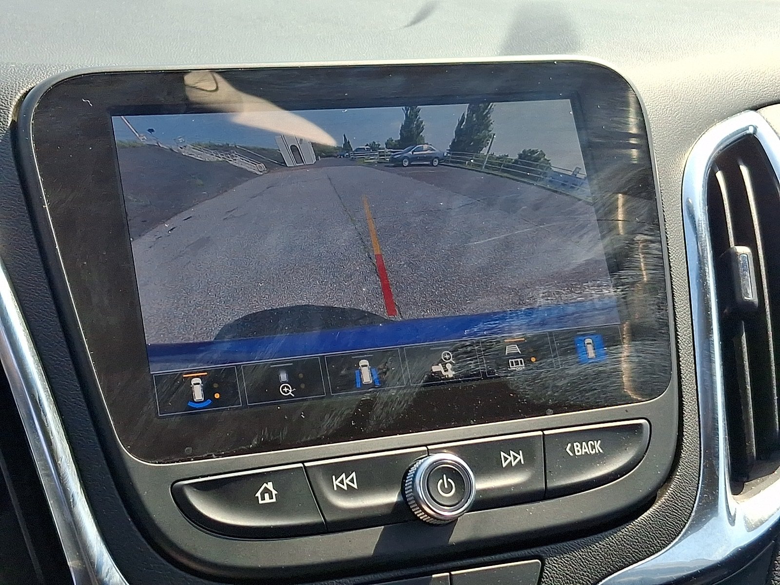 Used 2024 Chevrolet Equinox LT FWD image 18